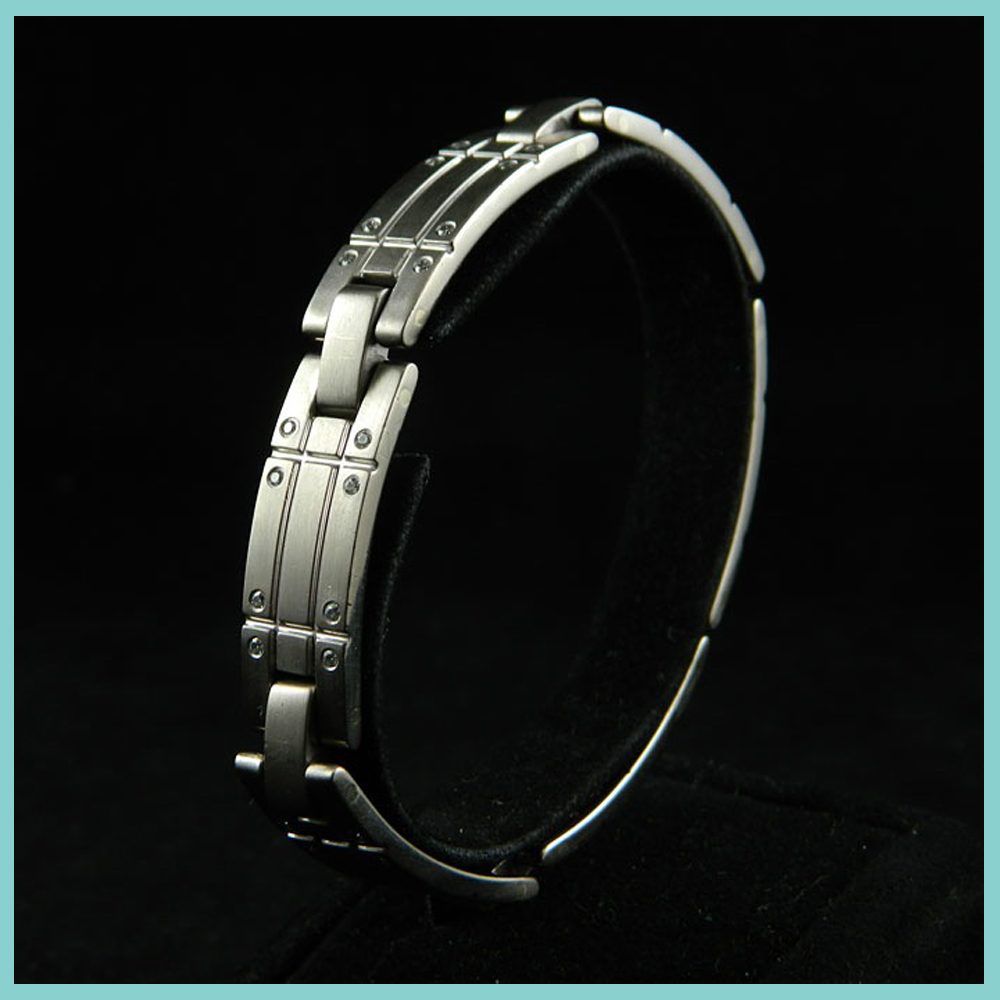 Tiffany and & Co. Streamerica 18K White Gold Link Bracelet Collection Diamonds 2000 2002 